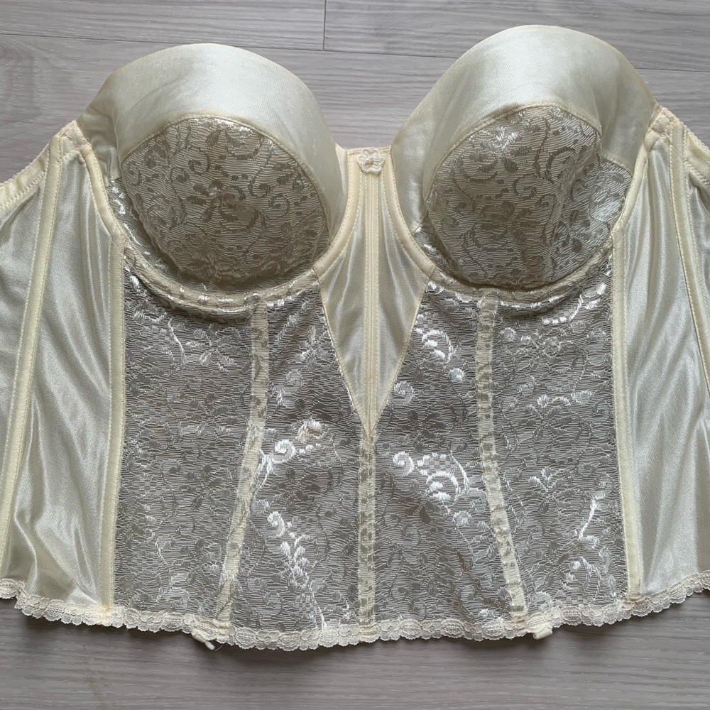 Vintage Carnival Cream Corset 40 D (FAIR CONDITION)